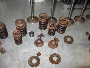 E-type - Rusty valve springs and caps